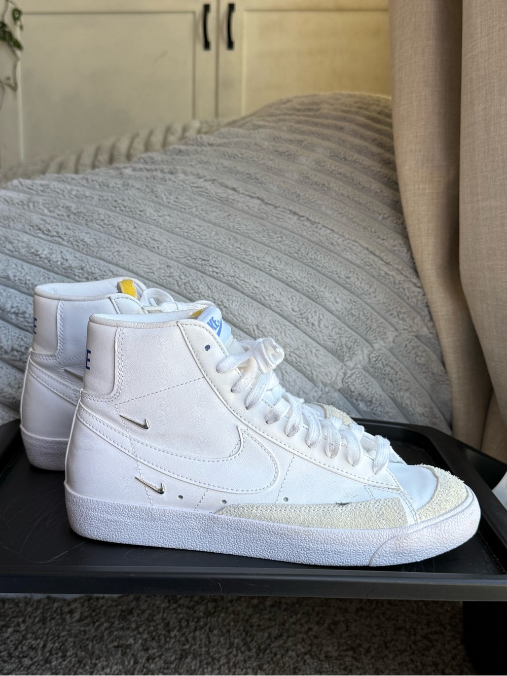 Nike Women’s Blazer 77 Sisterhood SE Mid White Size 8.5
